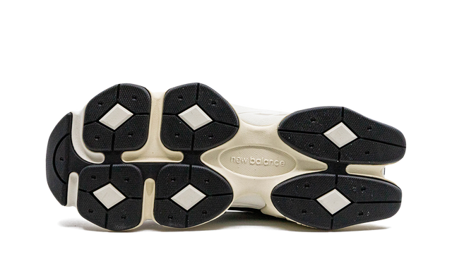 9060 Black White LAST PAIRS READY FOR DELIVERY
