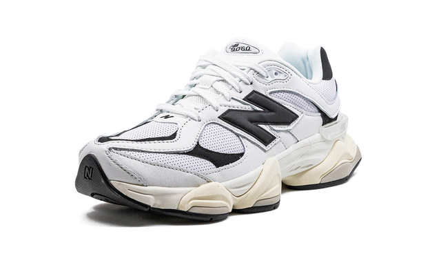9060 White Black LAST PAIRS READY FOR DELIVERY