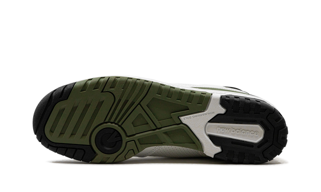 550 White / Dark Olivine